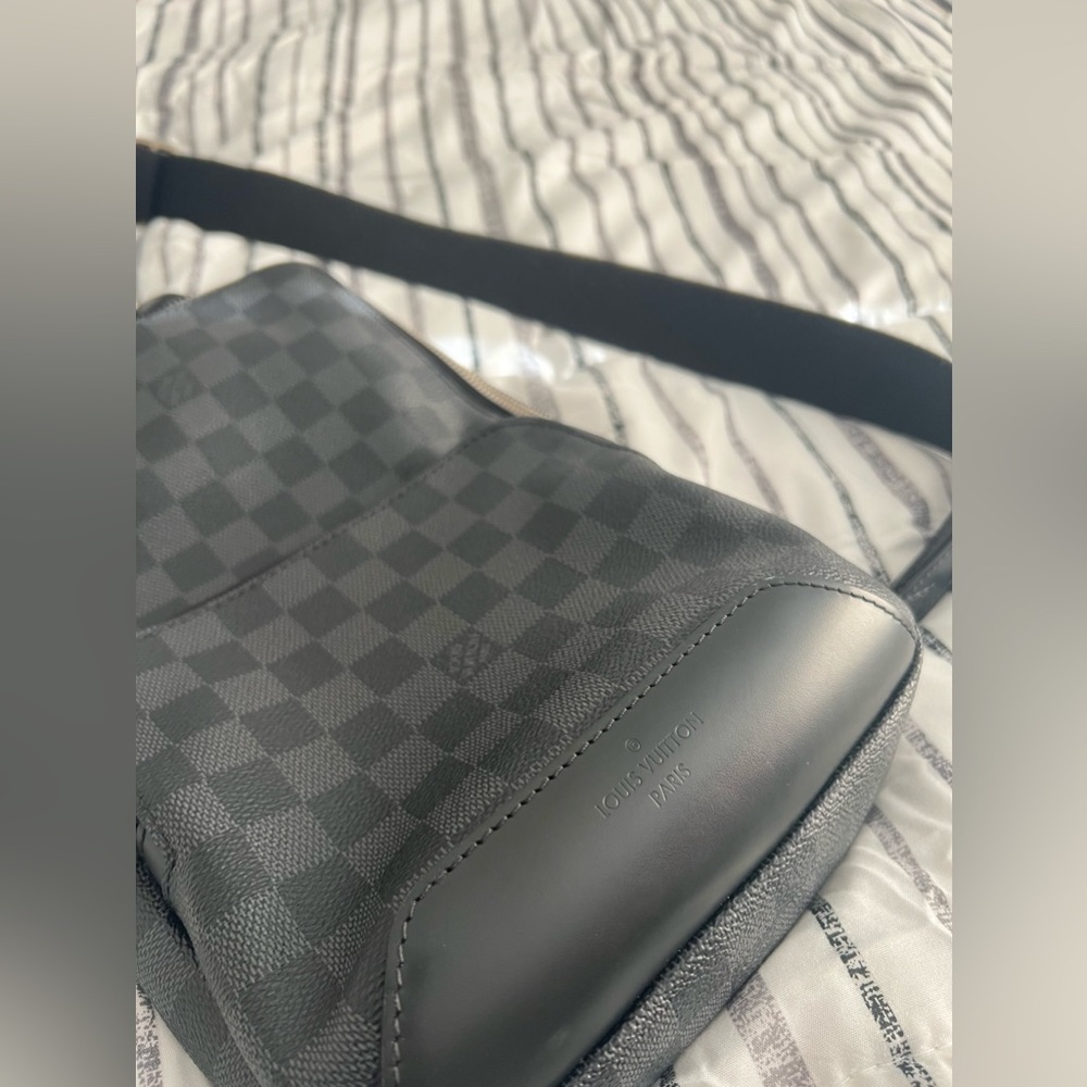 Louis Vuitton Damier Graphite Avenue Sling (SHG-37055)